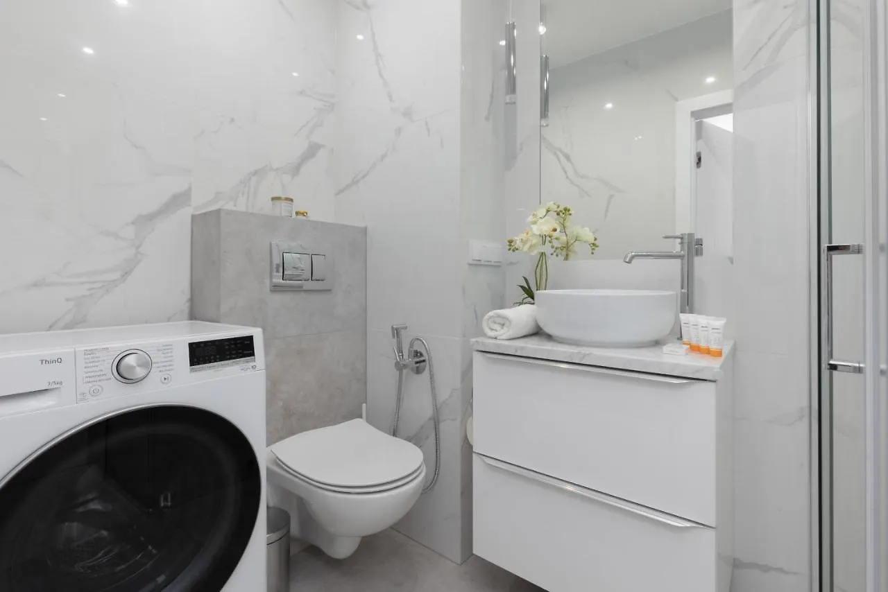 Modern & Bright Apartment With Parking And Balcony By Noclegi Renters Warsaw